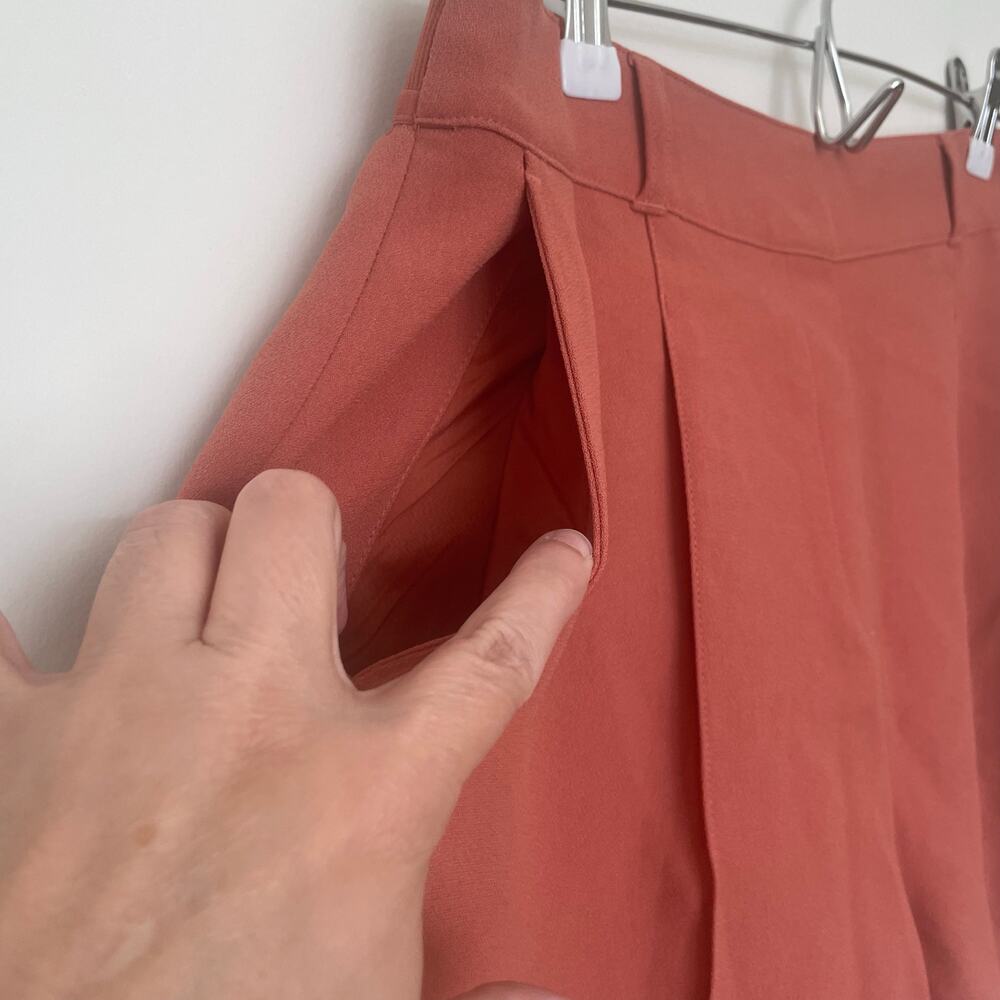NWT SPANX Carefree Crepe Shorts, Elastic Waist, Sedona, Size Large. 6” inseam - Picture 9 of 14
